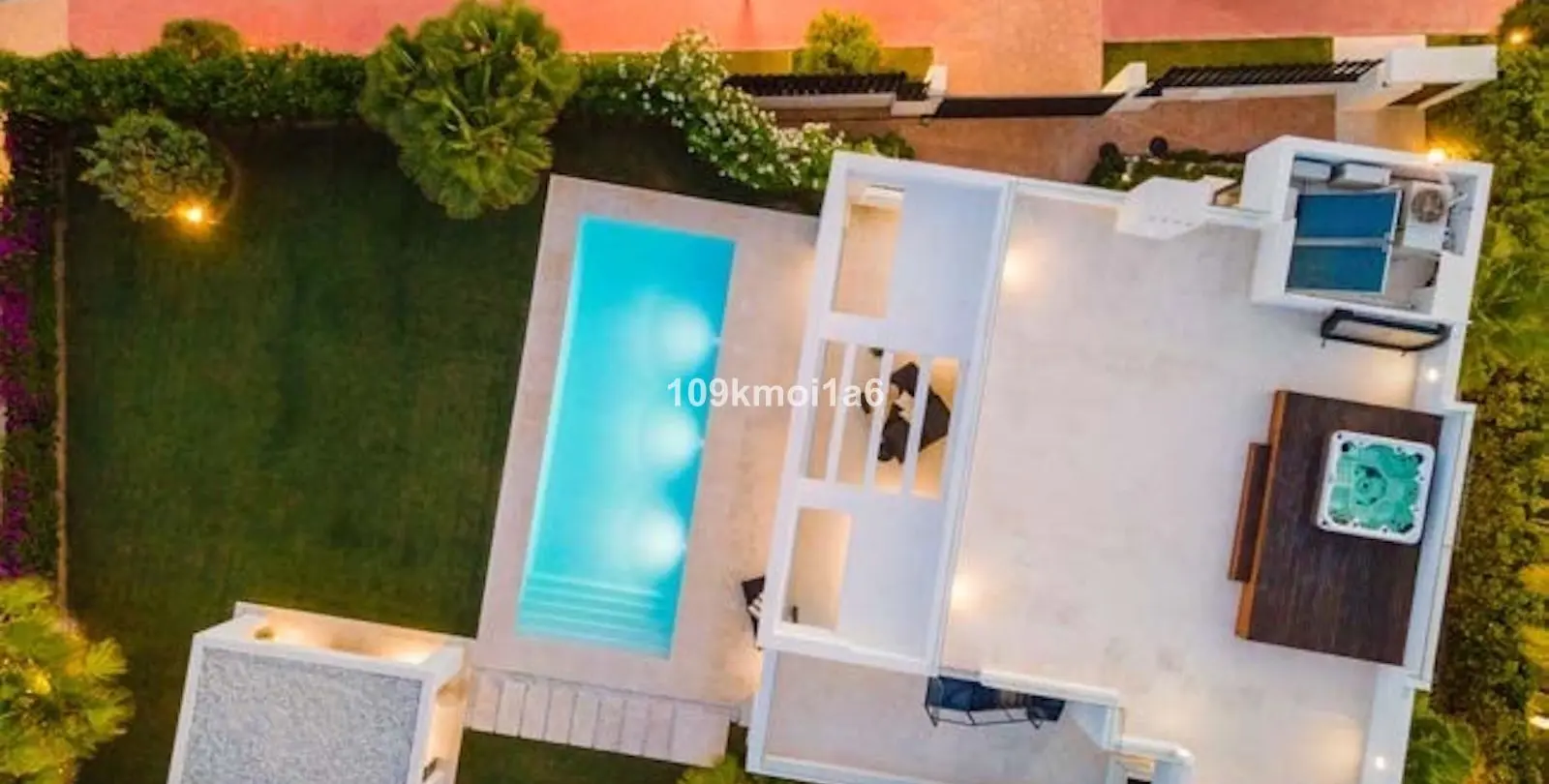 Sale of detached villa in Nueva Andalucía 32