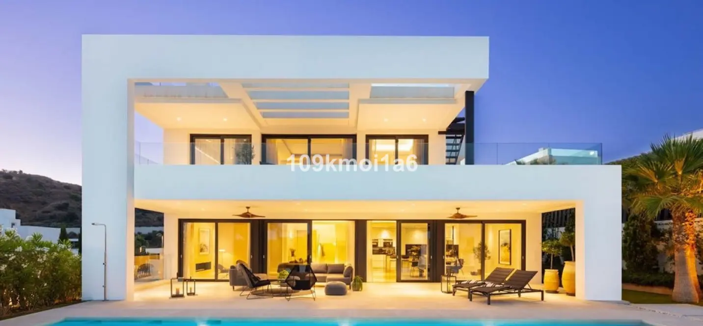 Venta de villa independiente en Nueva Andalucía 0
