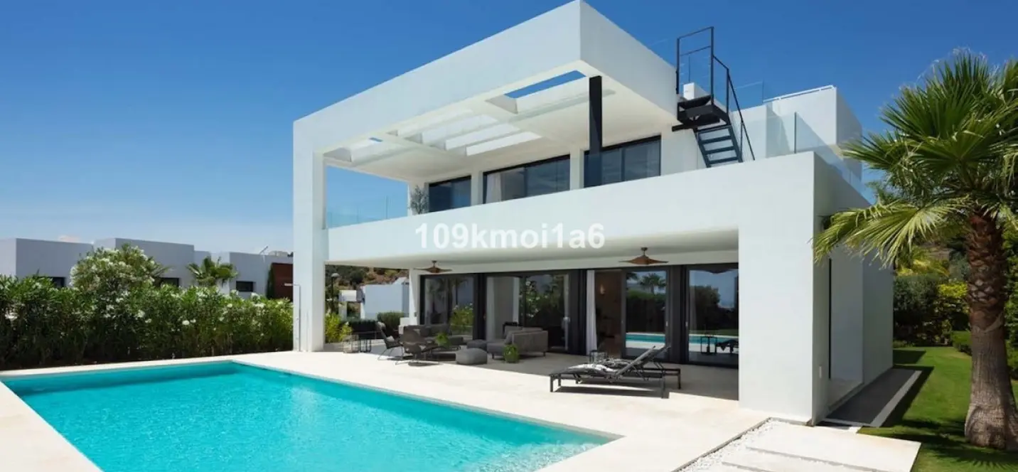 Venta de villa independiente en Nueva Andalucía 1