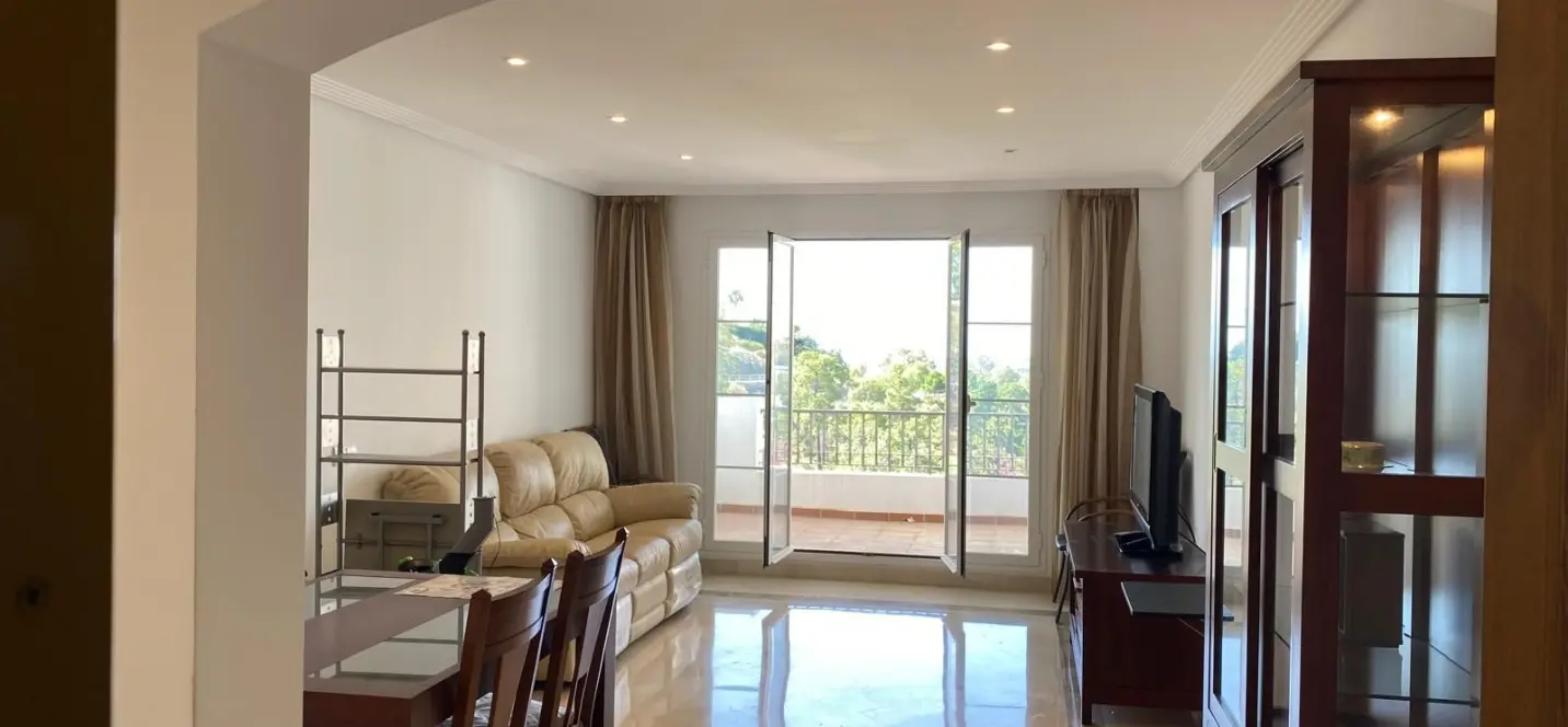 Sale of middle floor apartment in Los Arqueros 2