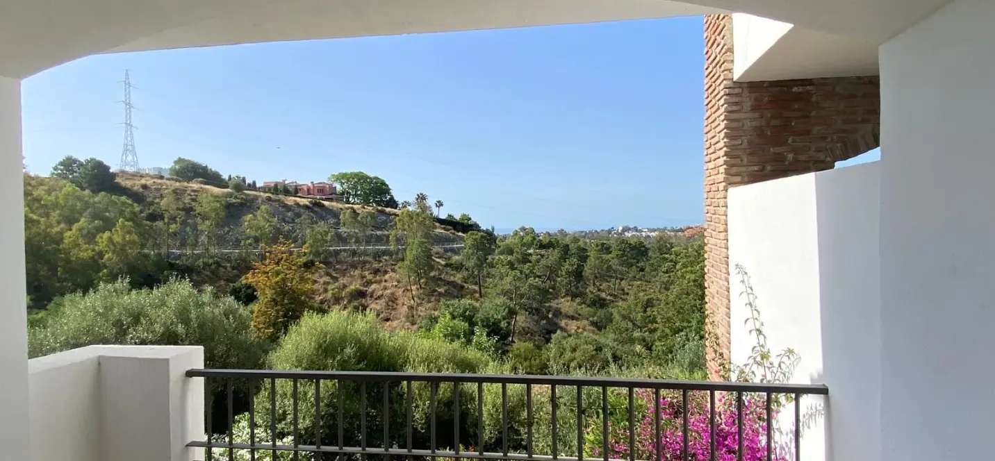 Sale of middle floor apartment in Los Arqueros 3