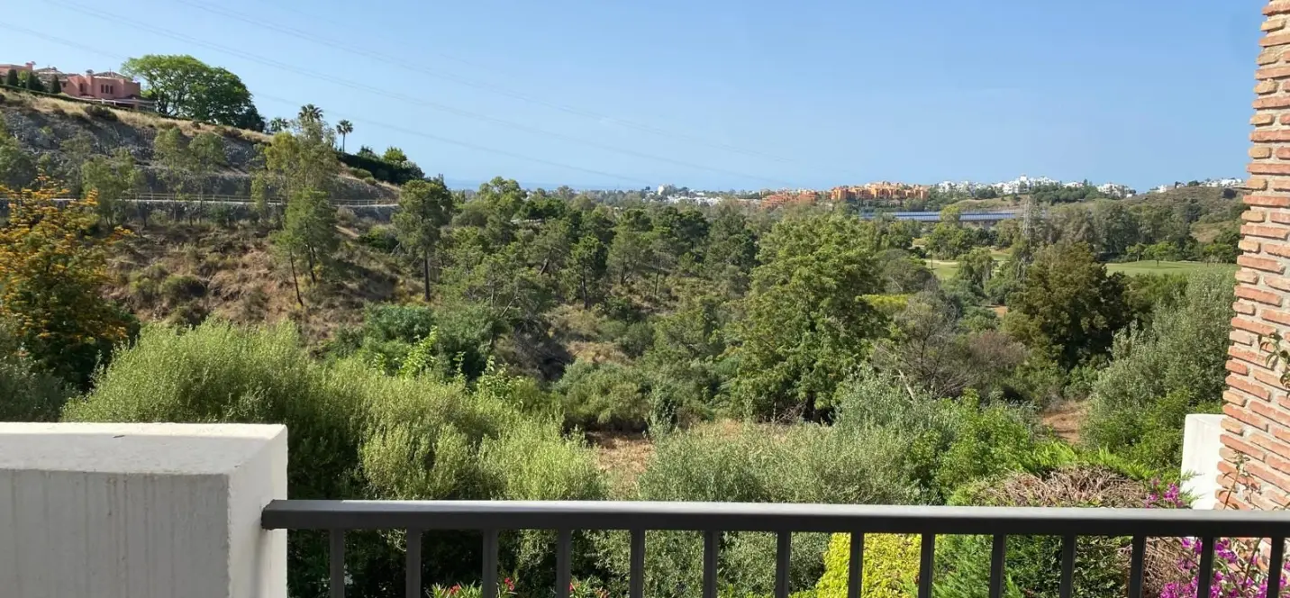 Sale of middle floor apartment in Los Arqueros 4