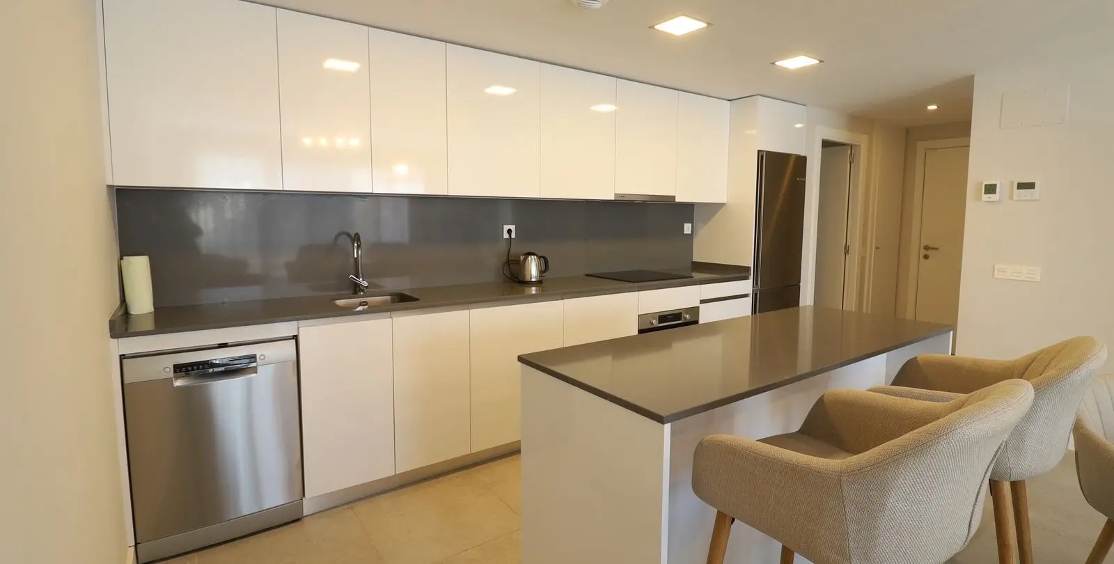 Venta de apartamento en planta media en El Chaparral 11