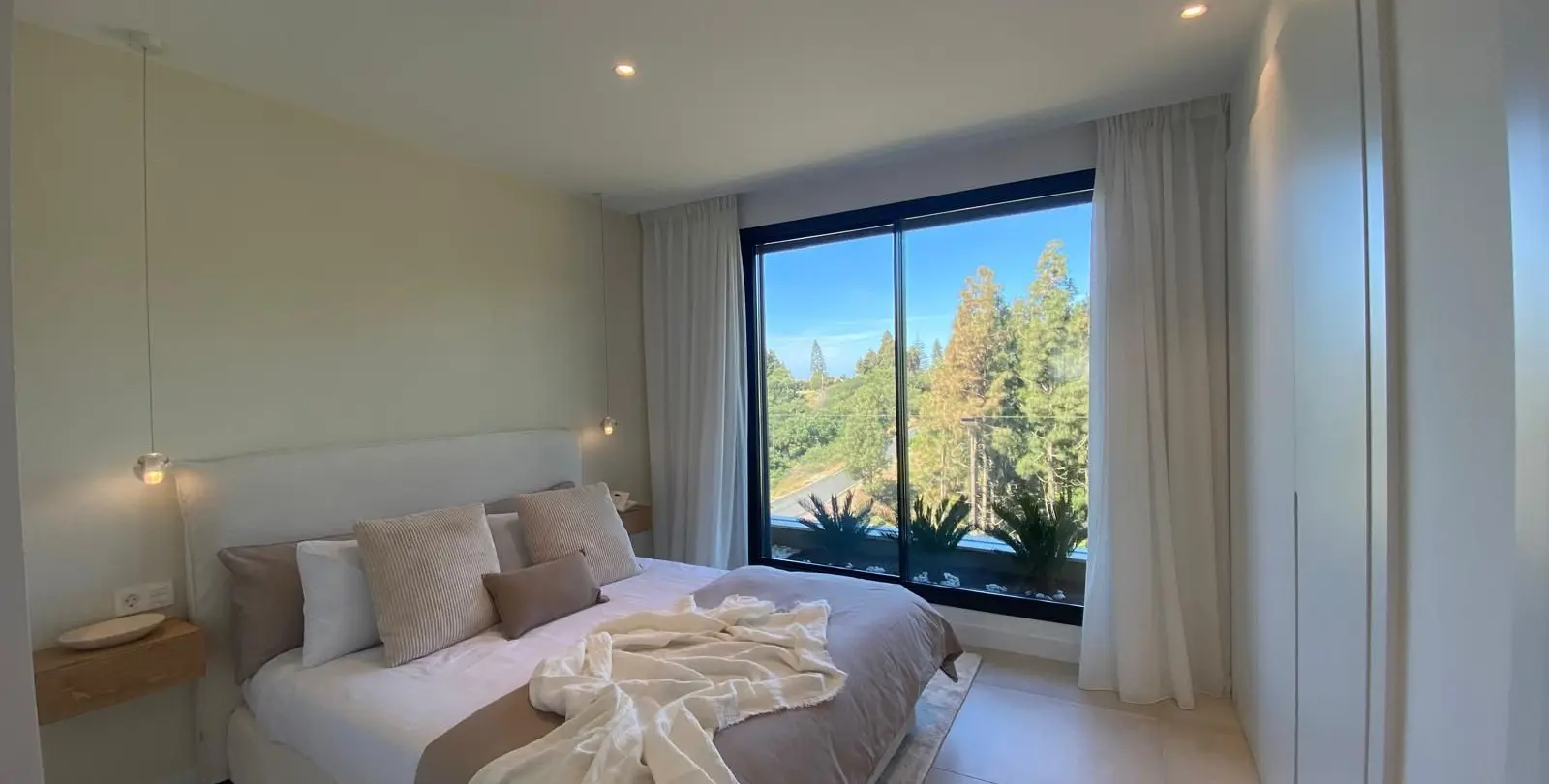 Venta de apartamento en planta media en El Chaparral 16
