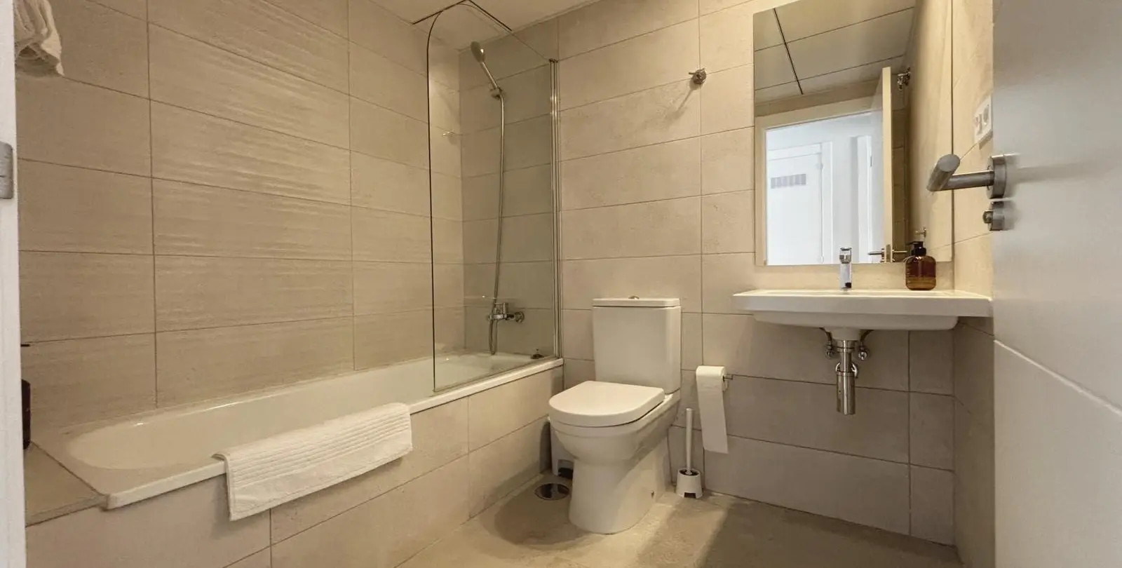 Venta de apartamento en planta media en El Chaparral 19