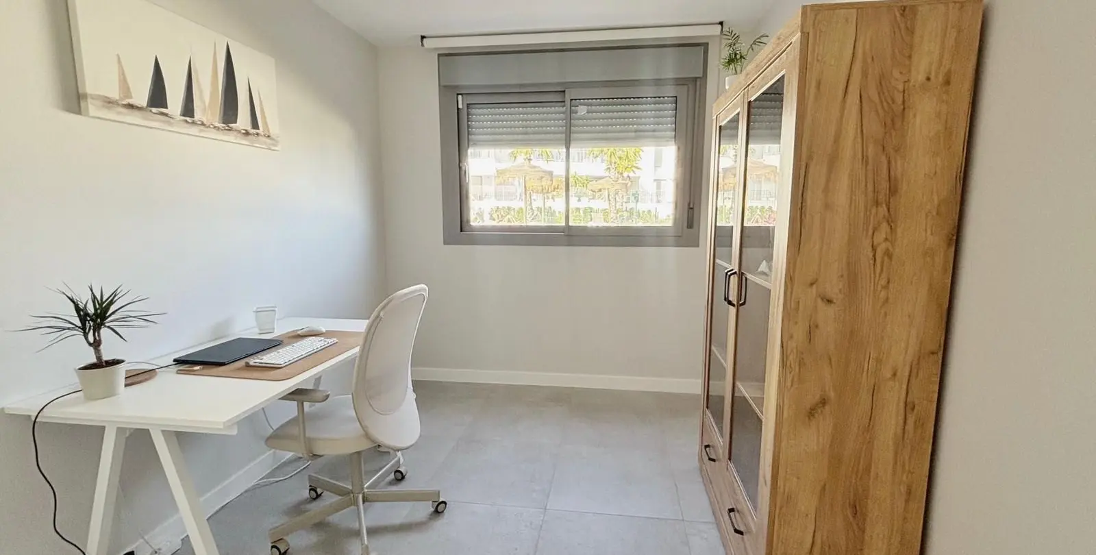 Venta de apartamento en planta media en El Chaparral 24