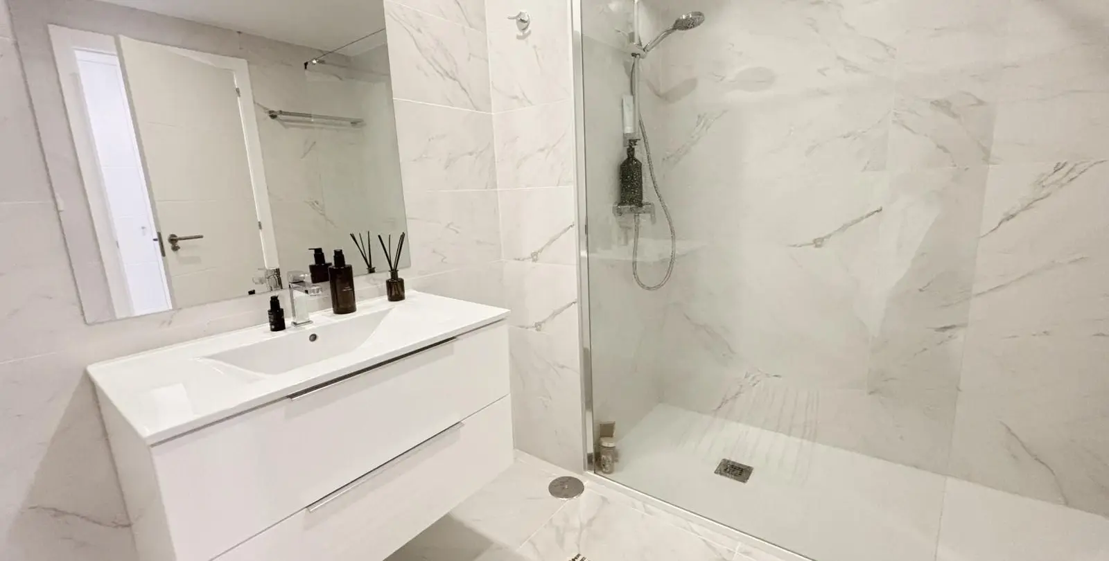 Venta de apartamento en planta media en El Chaparral 29
