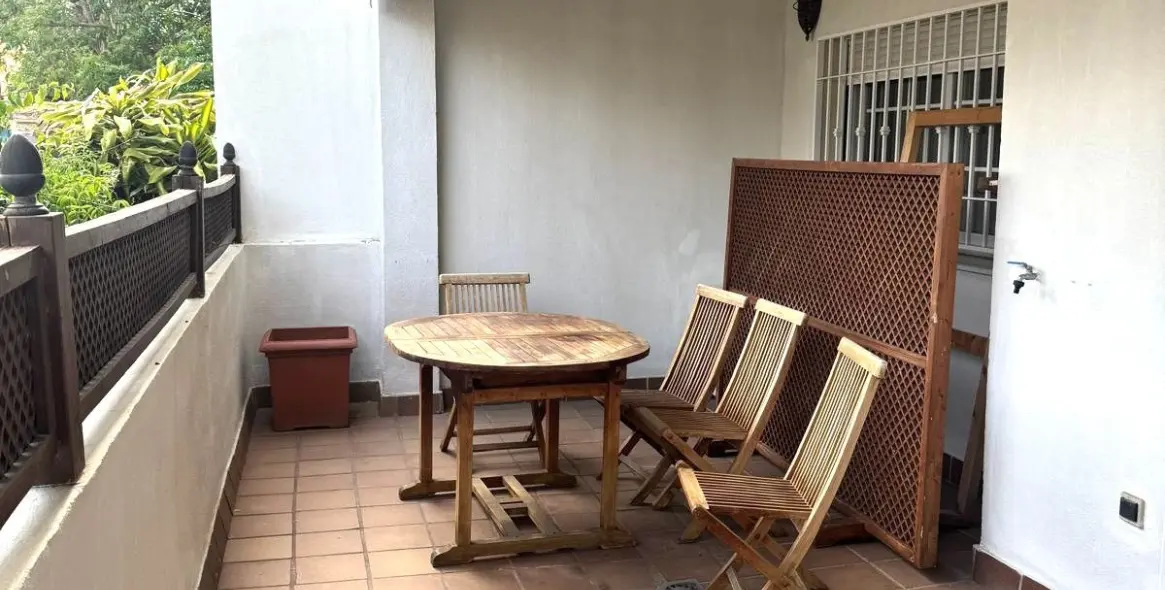 Venta de apartamento en planta media en The Golden Mile 1