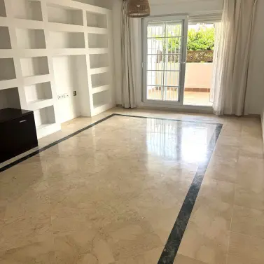 Продажа апартаментов на среднем этаже в The Golden Mile