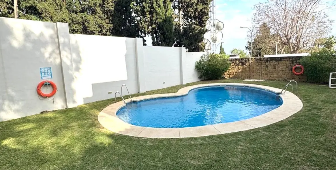 Venta de apartamento en planta media en The Golden Mile 6