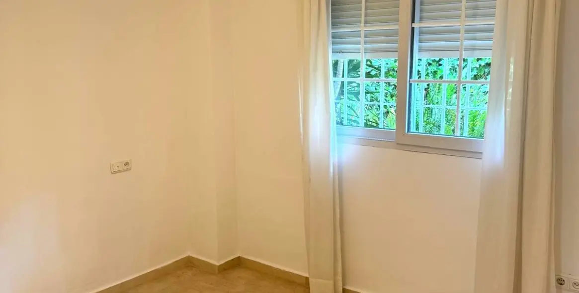 Venta de apartamento en planta media en The Golden Mile 7