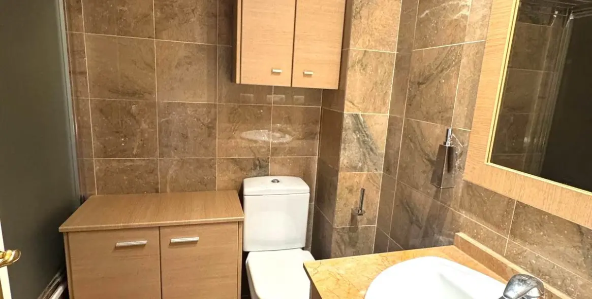 Venta de apartamento en planta media en The Golden Mile 9
