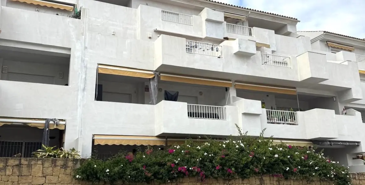 Venta de apartamento en planta media en The Golden Mile 13