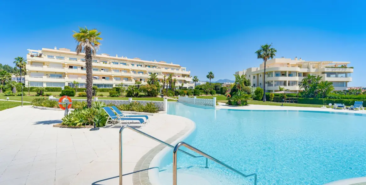 Sale of middle floor apartment in El Chaparral 2