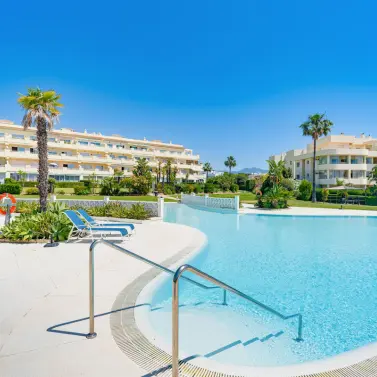 Sale of middle floor apartment in El Chaparral