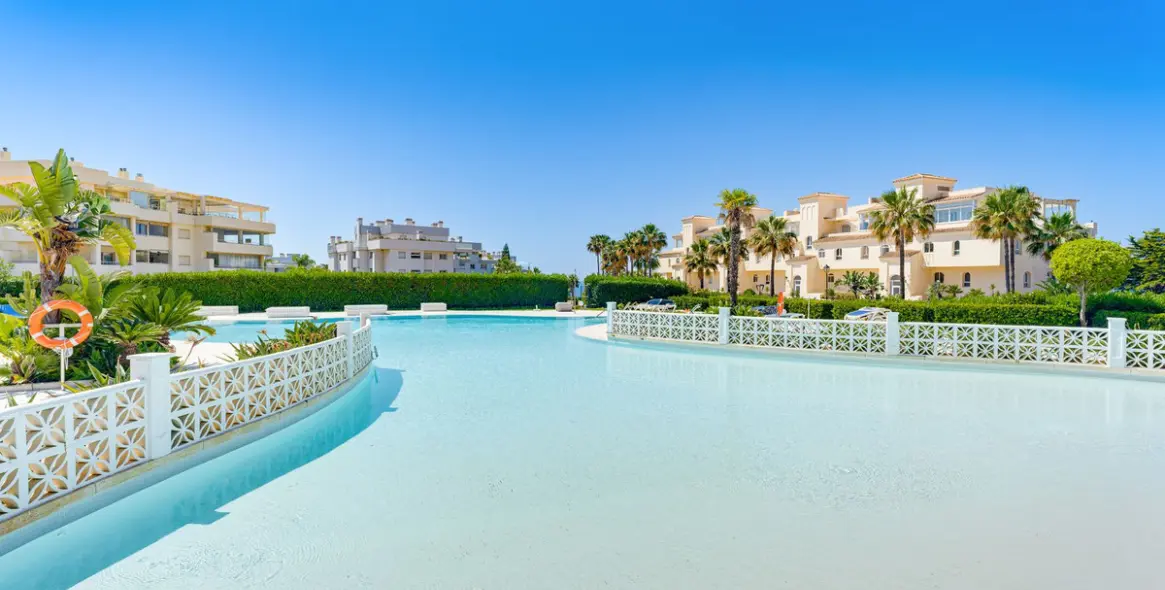 Sale of middle floor apartment in El Chaparral 3