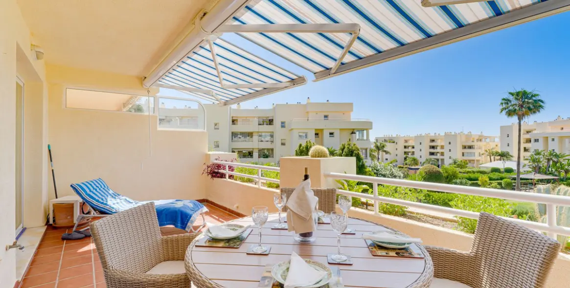 Sale of middle floor apartment in El Chaparral 4