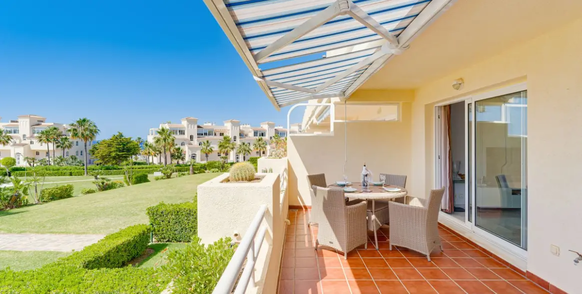 Sale of middle floor apartment in El Chaparral 5
