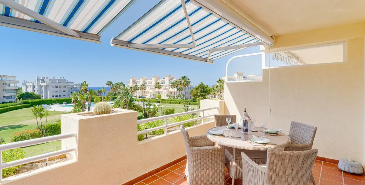 Sale of middle floor apartment in El Chaparral 7