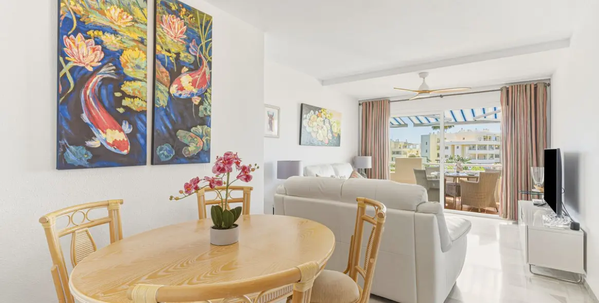 Sale of middle floor apartment in El Chaparral 9