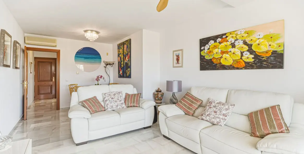 Sale of middle floor apartment in El Chaparral 10