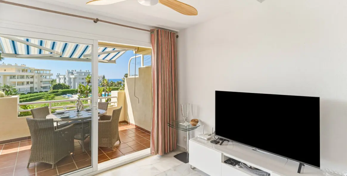 Sale of middle floor apartment in El Chaparral 11