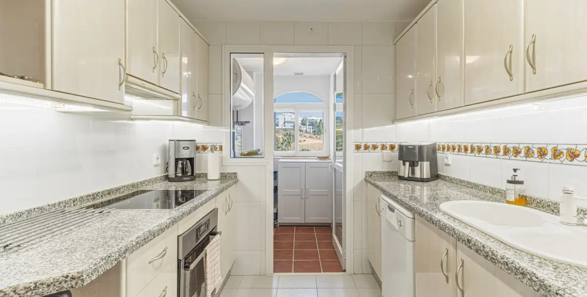 Sale of middle floor apartment in El Chaparral 12