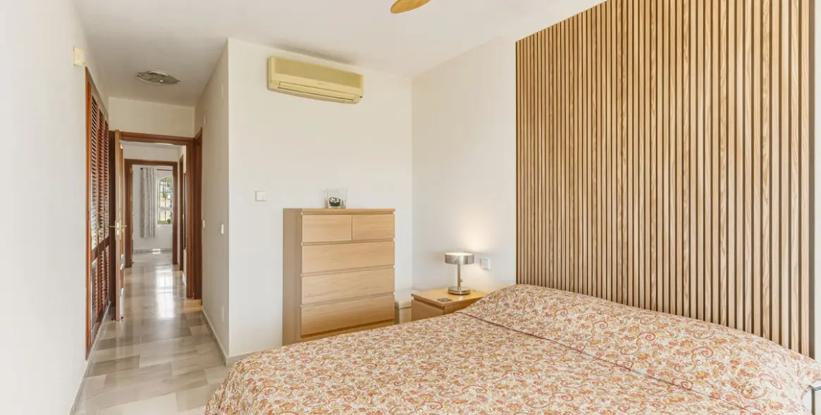 Sale of middle floor apartment in El Chaparral 16