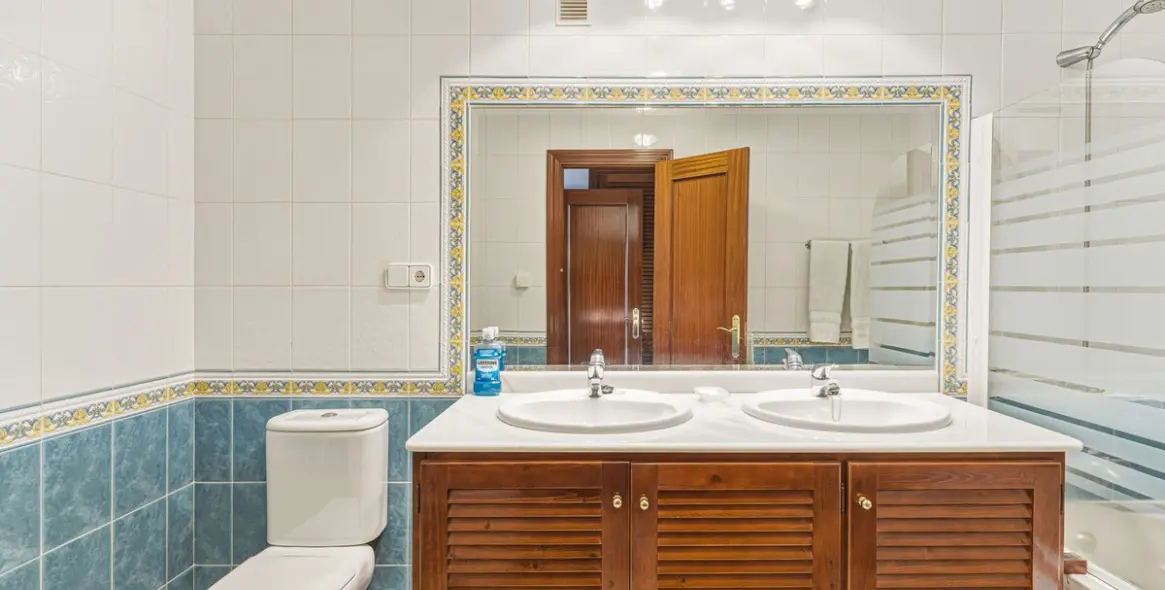 Sale of middle floor apartment in El Chaparral 17