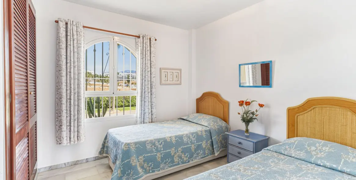 Sale of middle floor apartment in El Chaparral 18