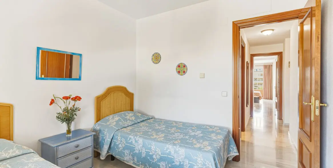 Sale of middle floor apartment in El Chaparral 19