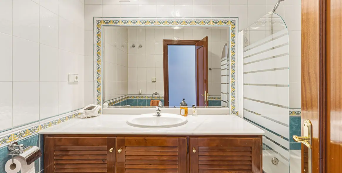 Sale of middle floor apartment in El Chaparral 20