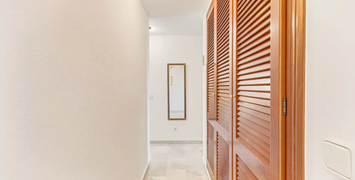 Sale of middle floor apartment in El Chaparral 22
