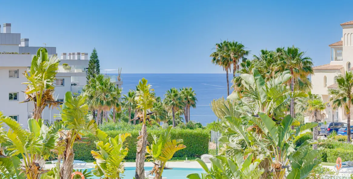 Sale of middle floor apartment in El Chaparral 24