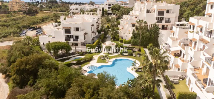 Venta de apartamento en planta baja en Estepona 0