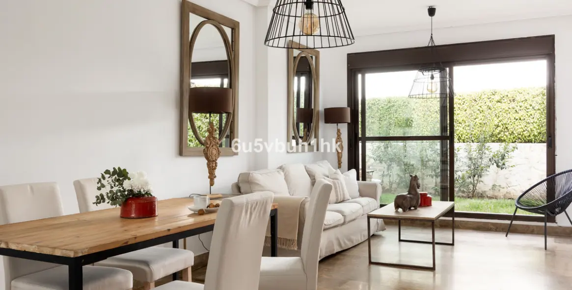 Sale of ground floor apartment in Estepona 2