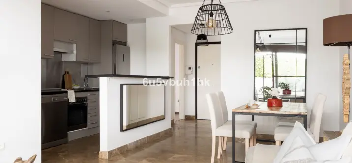 Venta de apartamento en planta baja en Estepona 2