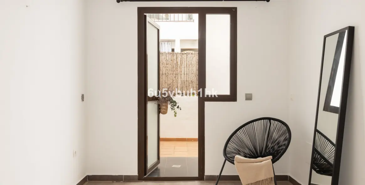 Sale of ground floor apartment in Estepona 12