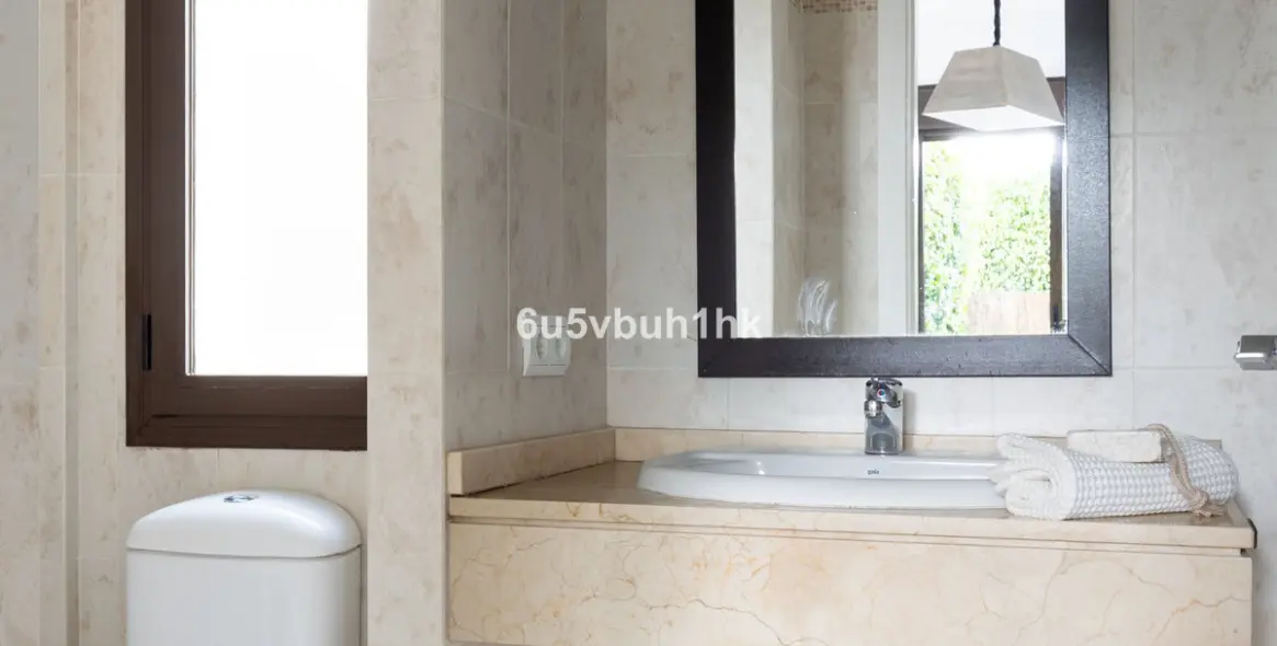 Sale of ground floor apartment in Estepona 13