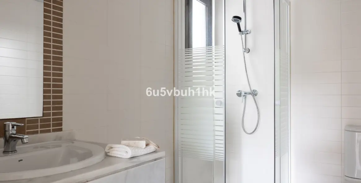 Sale of ground floor apartment in Estepona 16