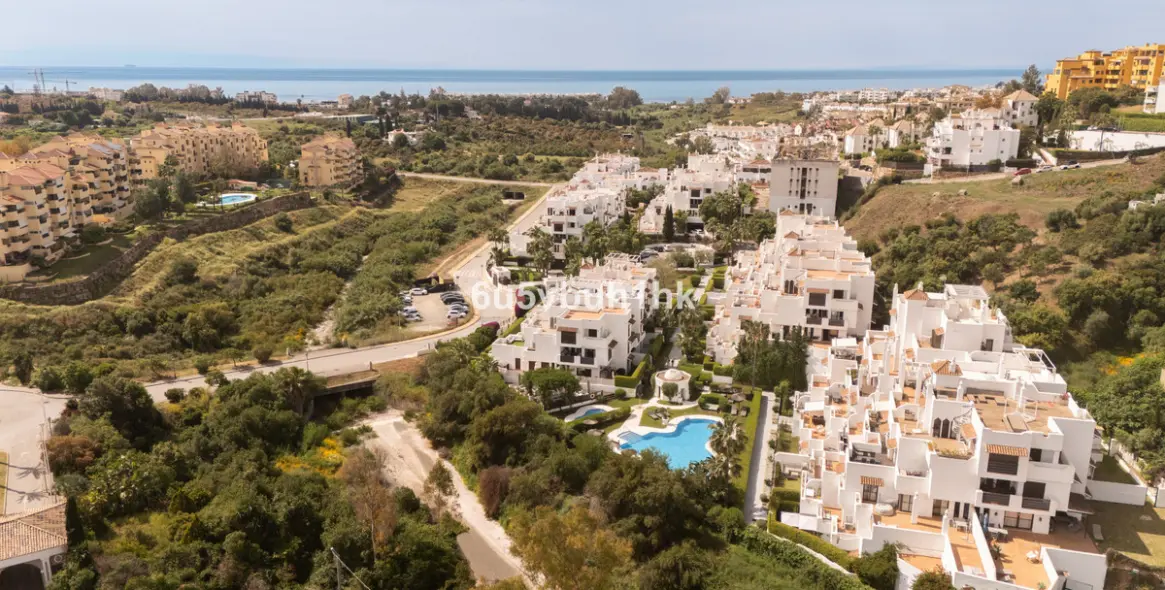 Sale of ground floor apartment in Estepona 28