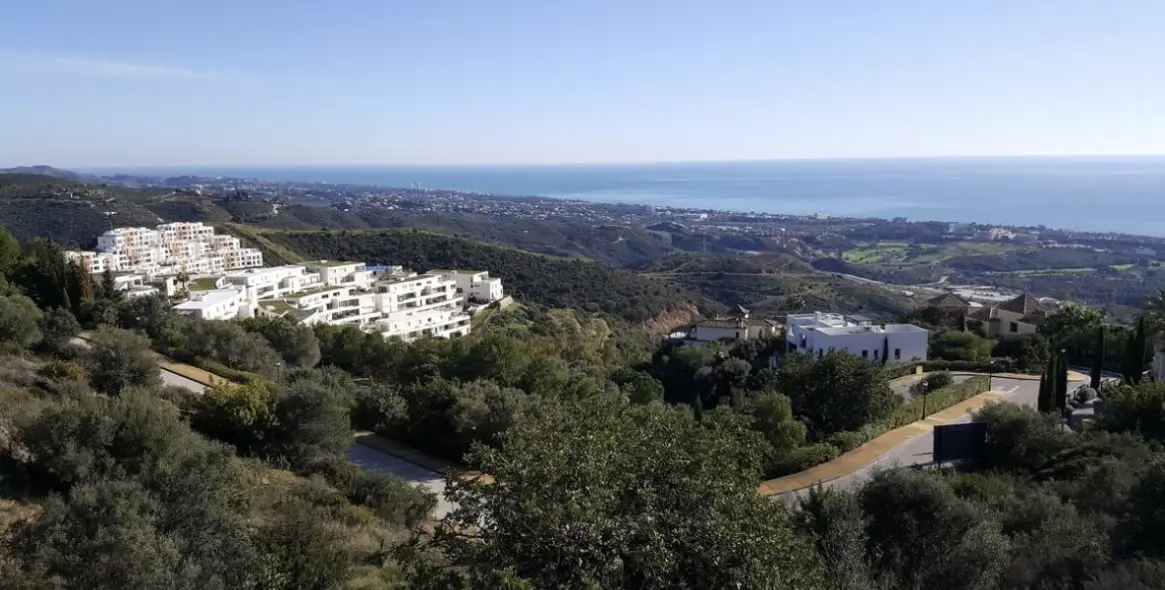 Продажа апартаментов на среднем этаже в Altos de los Monteros 13