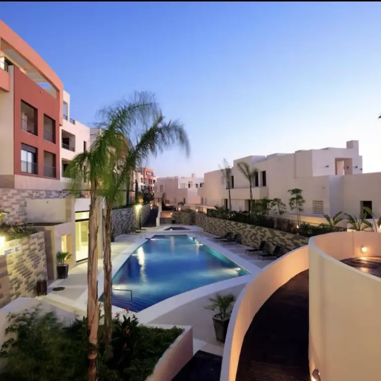 Sale of middle floor apartment in Altos de los Monteros
