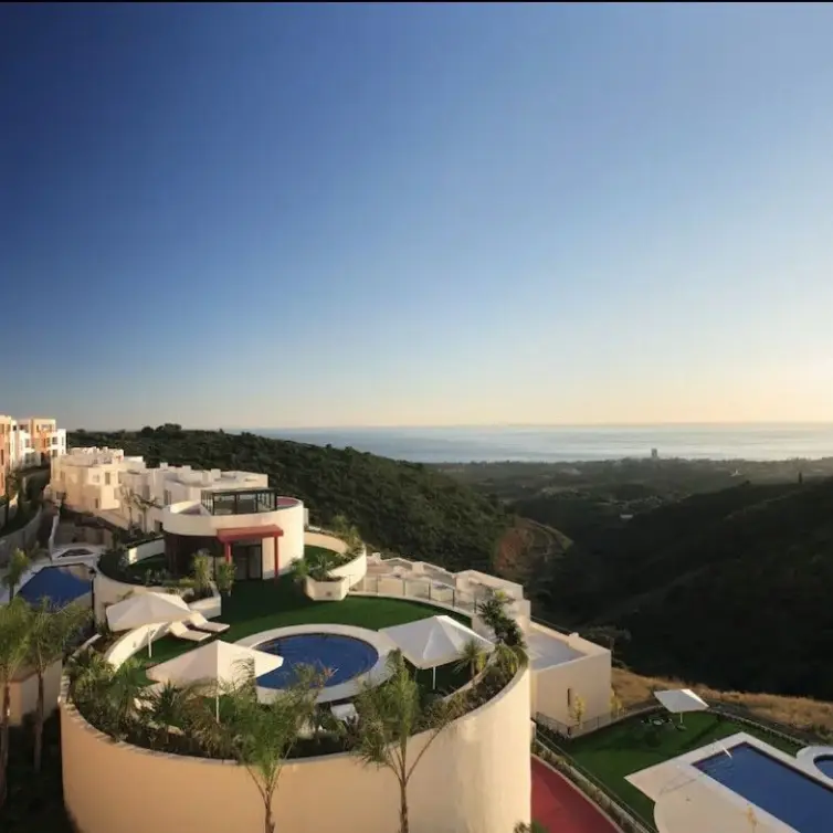 Sale of middle floor apartment in Altos de los Monteros