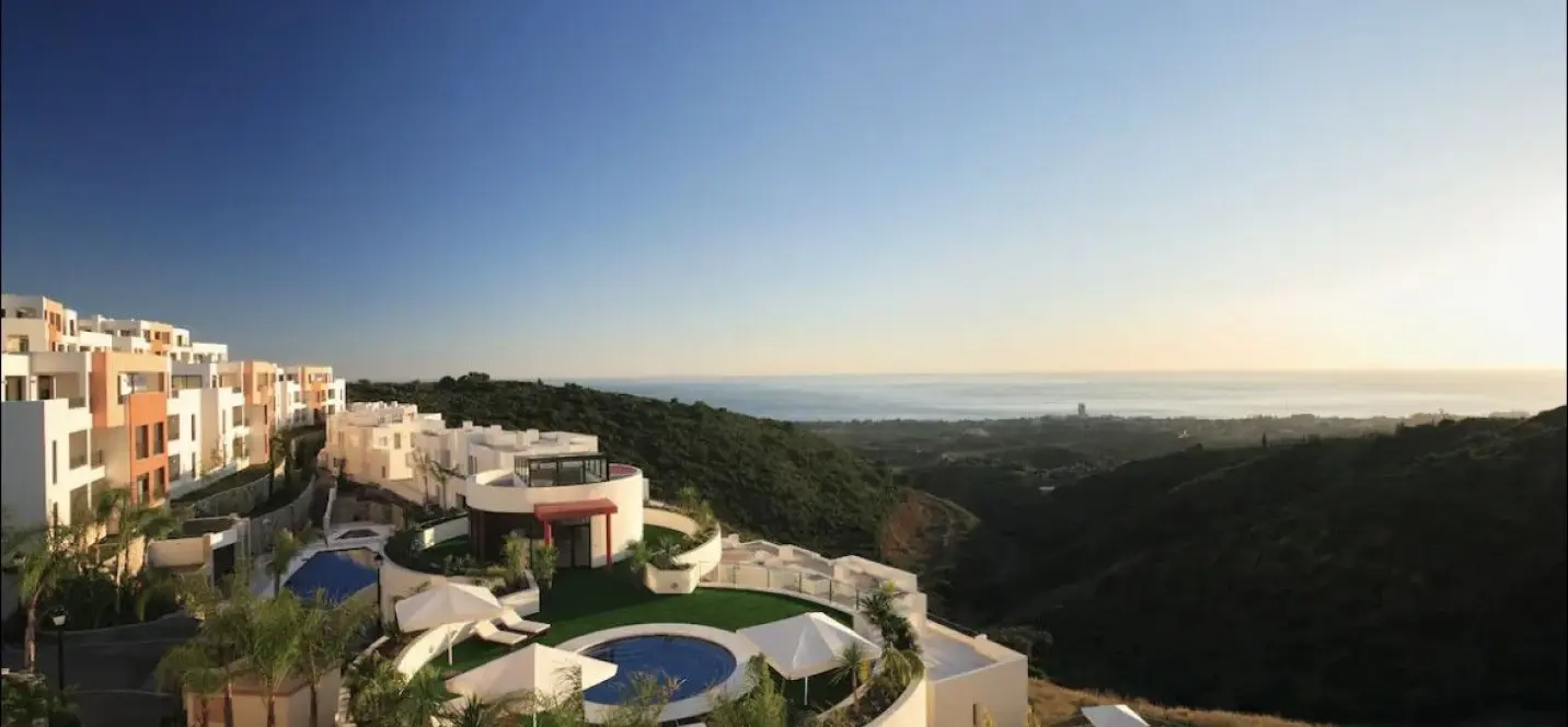 Sale of middle floor apartment in Altos de los Monteros 1