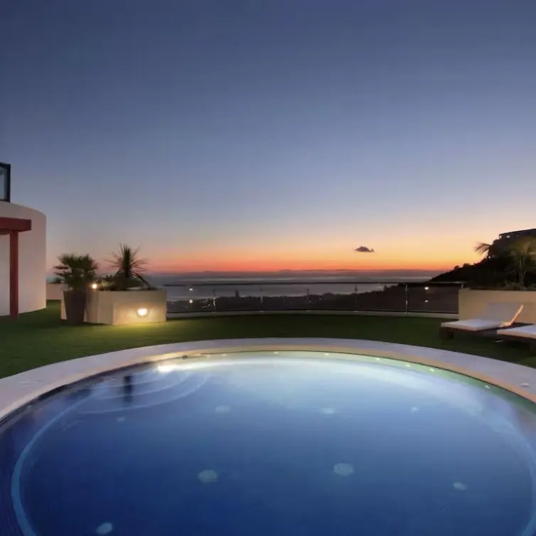 Sale of middle floor apartment in Altos de los Monteros