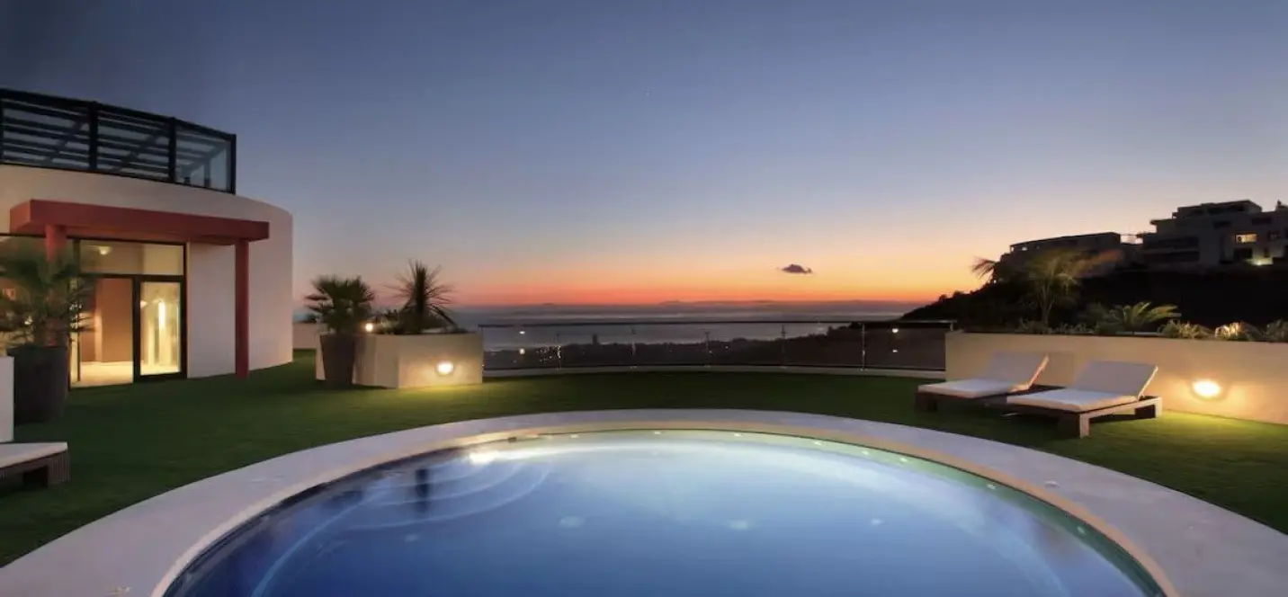 Sale of middle floor apartment in Altos de los Monteros 2