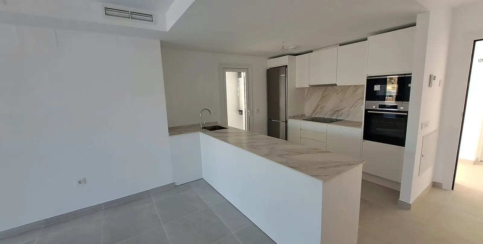 Sale of middle floor apartment in La Cala 8