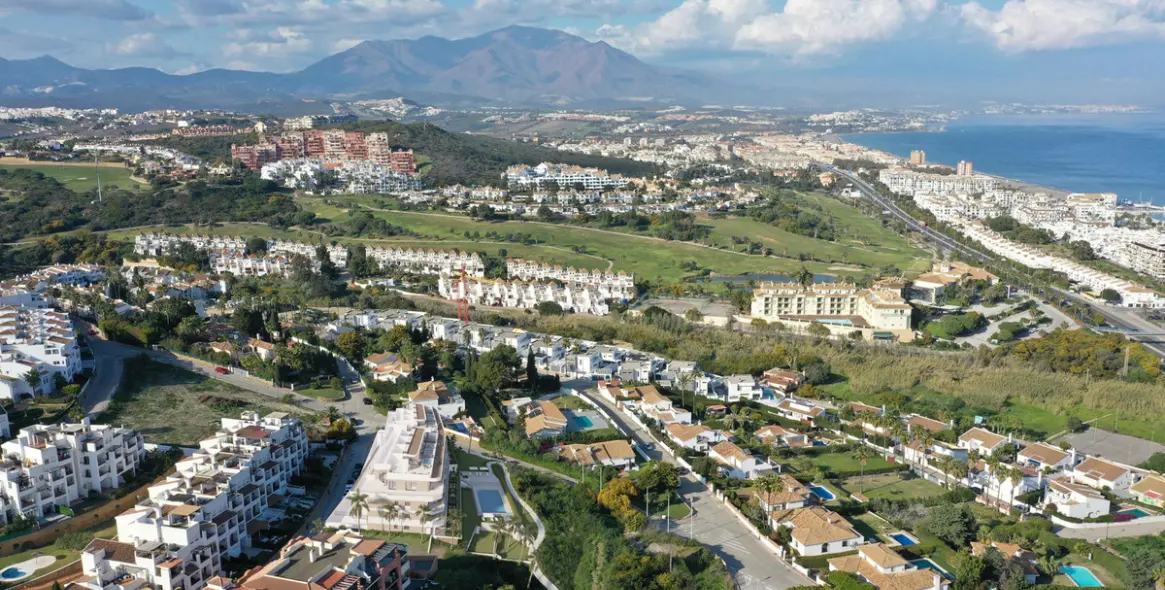 Sale of middle floor apartment in La Duquesa 8