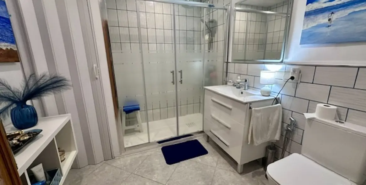 Venta de apartamento en planta baja en San Pedro de Alcántara 24